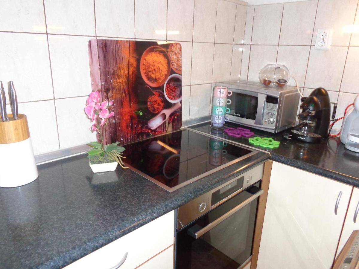 I & S Apartments Vodice Bagian luar foto