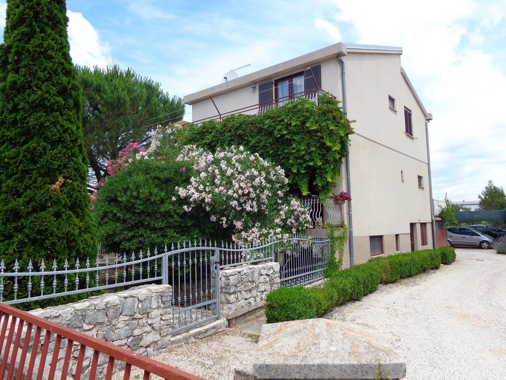 I & S Apartments Vodice Bagian luar foto