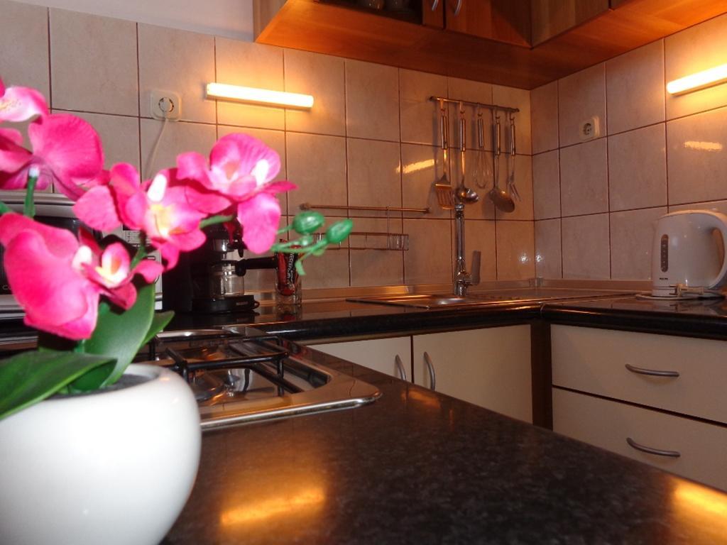 I & S Apartments Vodice Bagian luar foto