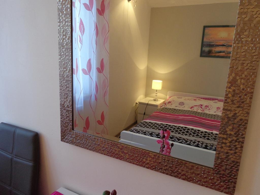 I & S Apartments Vodice Bagian luar foto