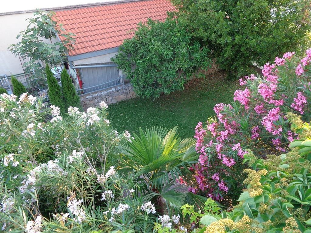 I & S Apartments Vodice Bagian luar foto