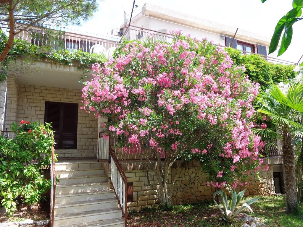 I & S Apartments Vodice Bagian luar foto