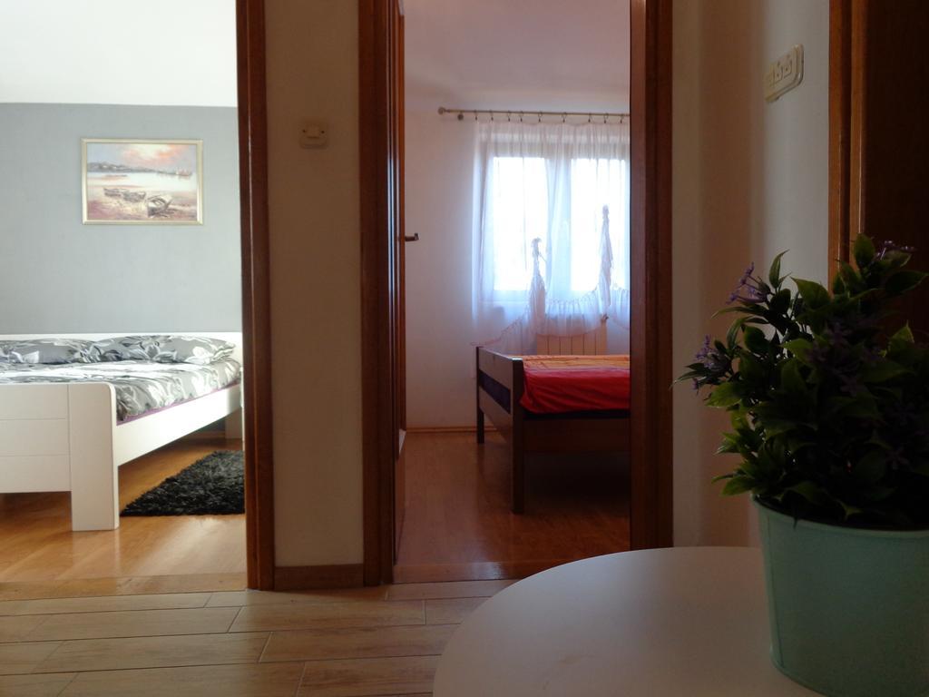 I & S Apartments Vodice Bagian luar foto
